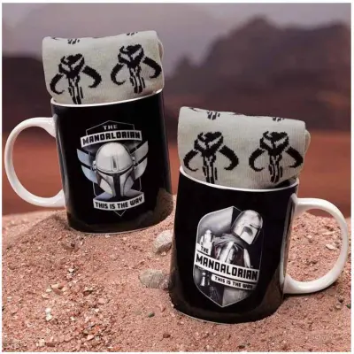 Star Wars the Mandalorian Presentset Med Mugg och Strumpor